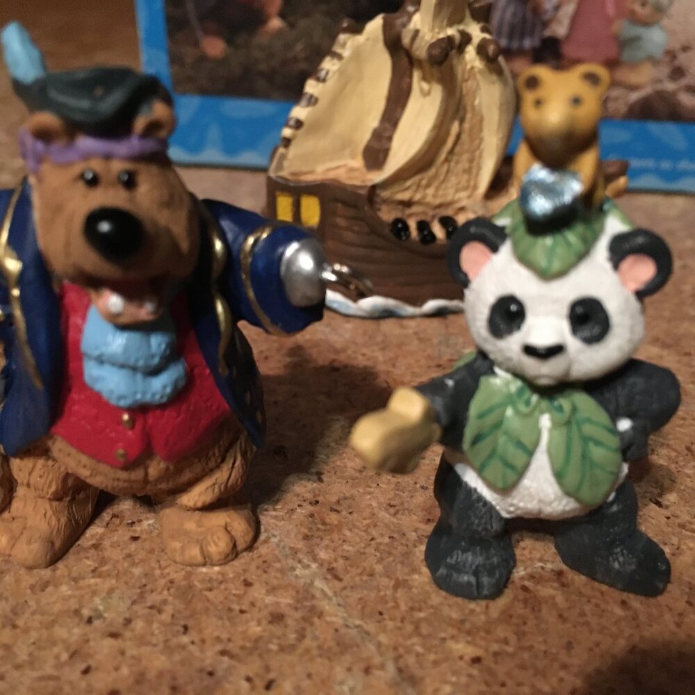 HALLMARK MERRY MINIATURES PETER PAN SET OF 5 TEDDY BEARS - Picture 3 of 8